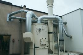 Système de filtration des brouillards d'huile chez un client fabricant de couteaux.